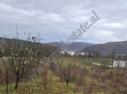 Toke per shitje prane fshatit Baldushk ne Tirane